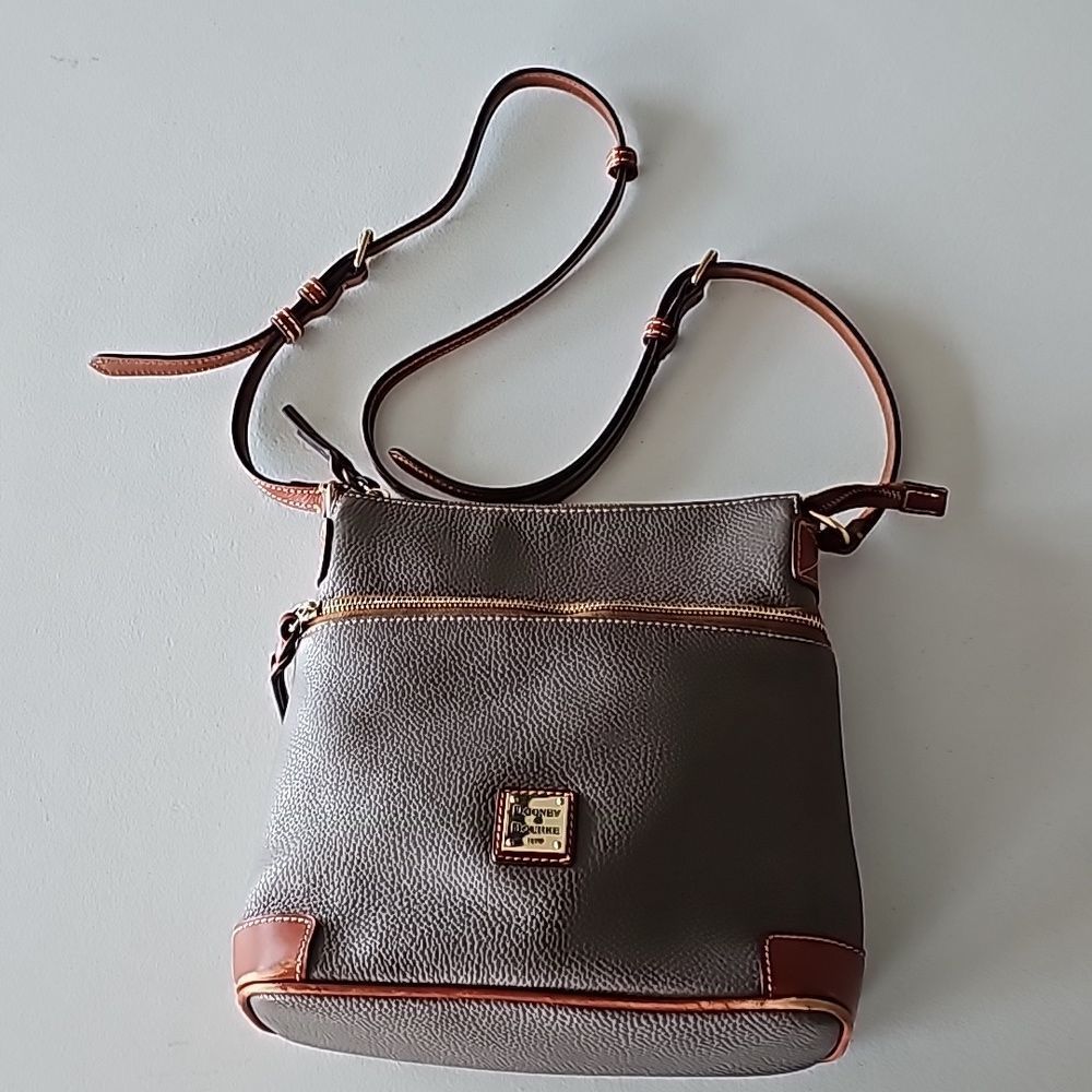Nearly New Dooney & Bourke Pebble Leather Crossbody Bag in Elephant